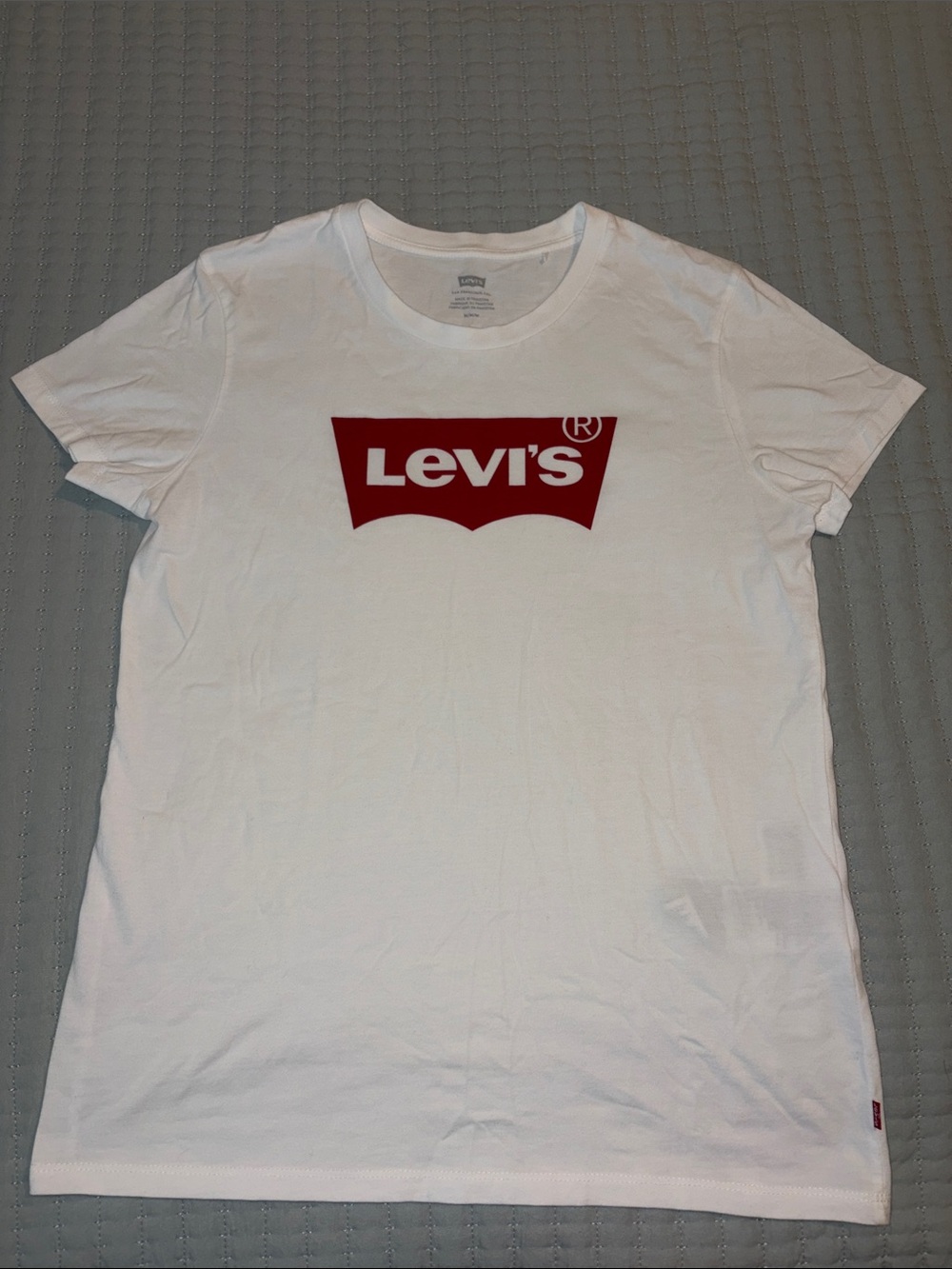 Levi's White Short Sleeve T-Shirt with Red Logo